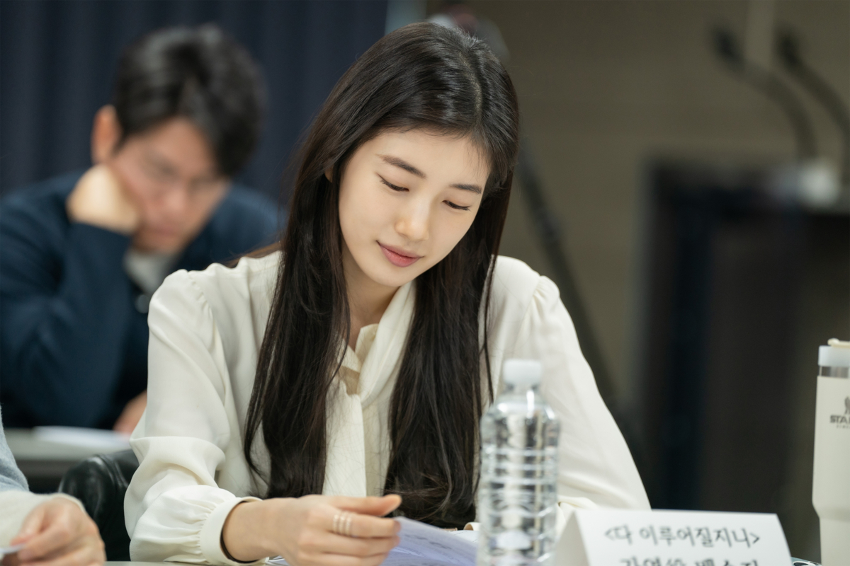 《我的女神室友斗娜》秀智飾演情感冷淡的女主角