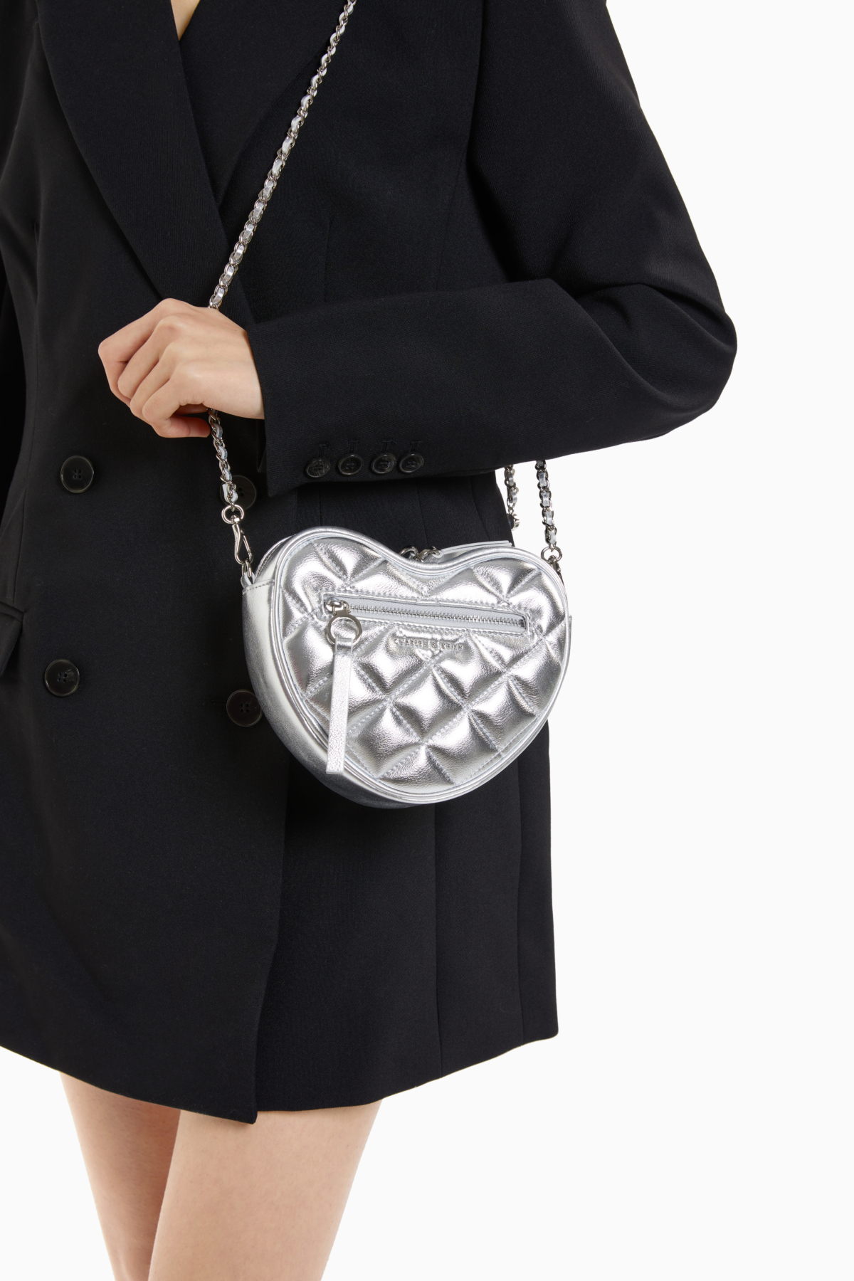 CHARLES & KEITH Philomena 愛心鍊條包，NT$2,190