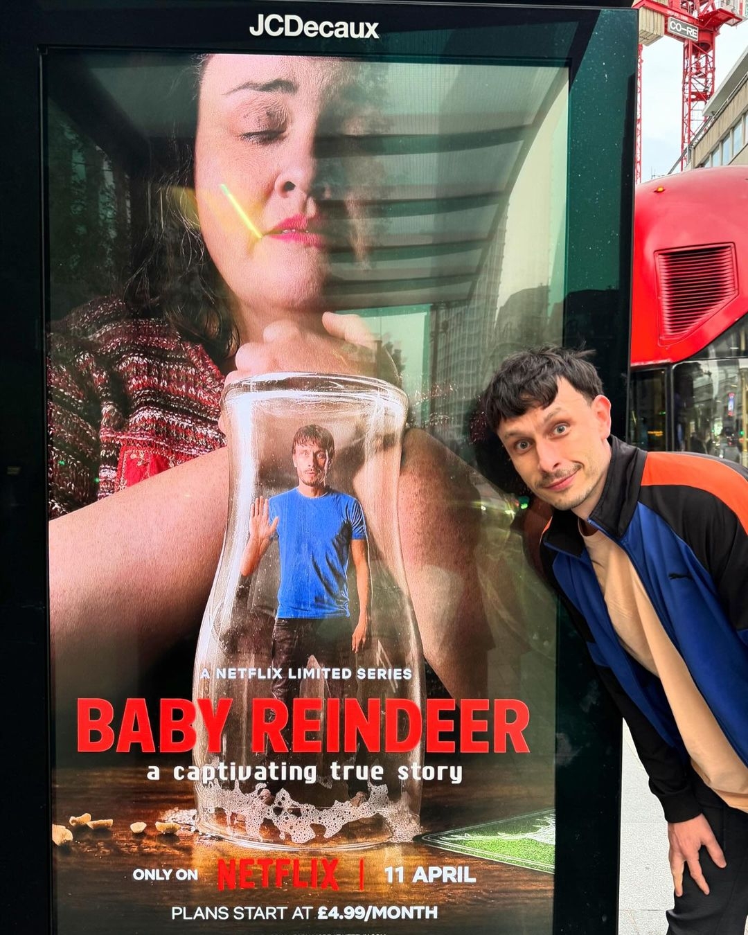 理查蓋德與《馴鹿寶貝》 廣告海報合照