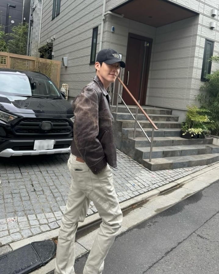 申敏兒拍下女友視角的金宇彬