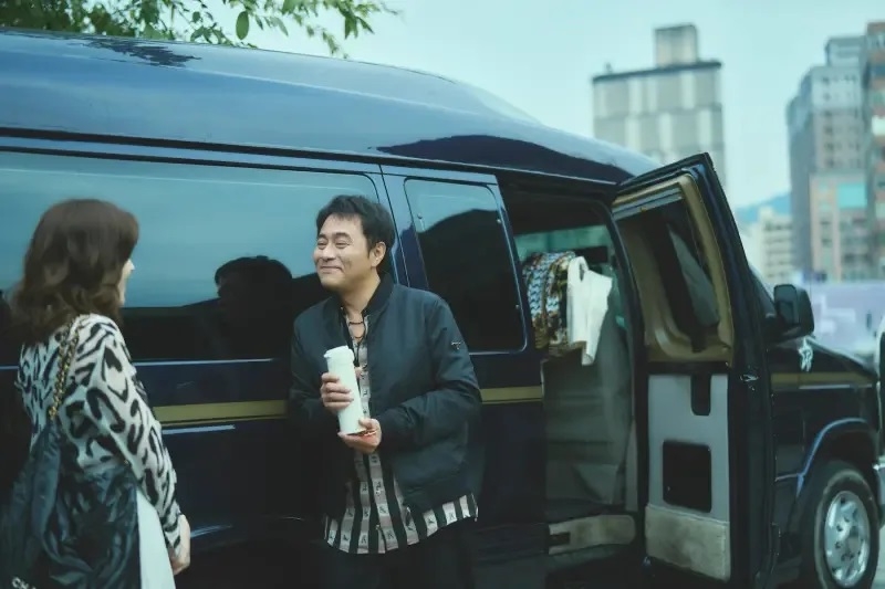 《不夠善良的我們》「Rebecca」、「霍一劍」彼此幫助。