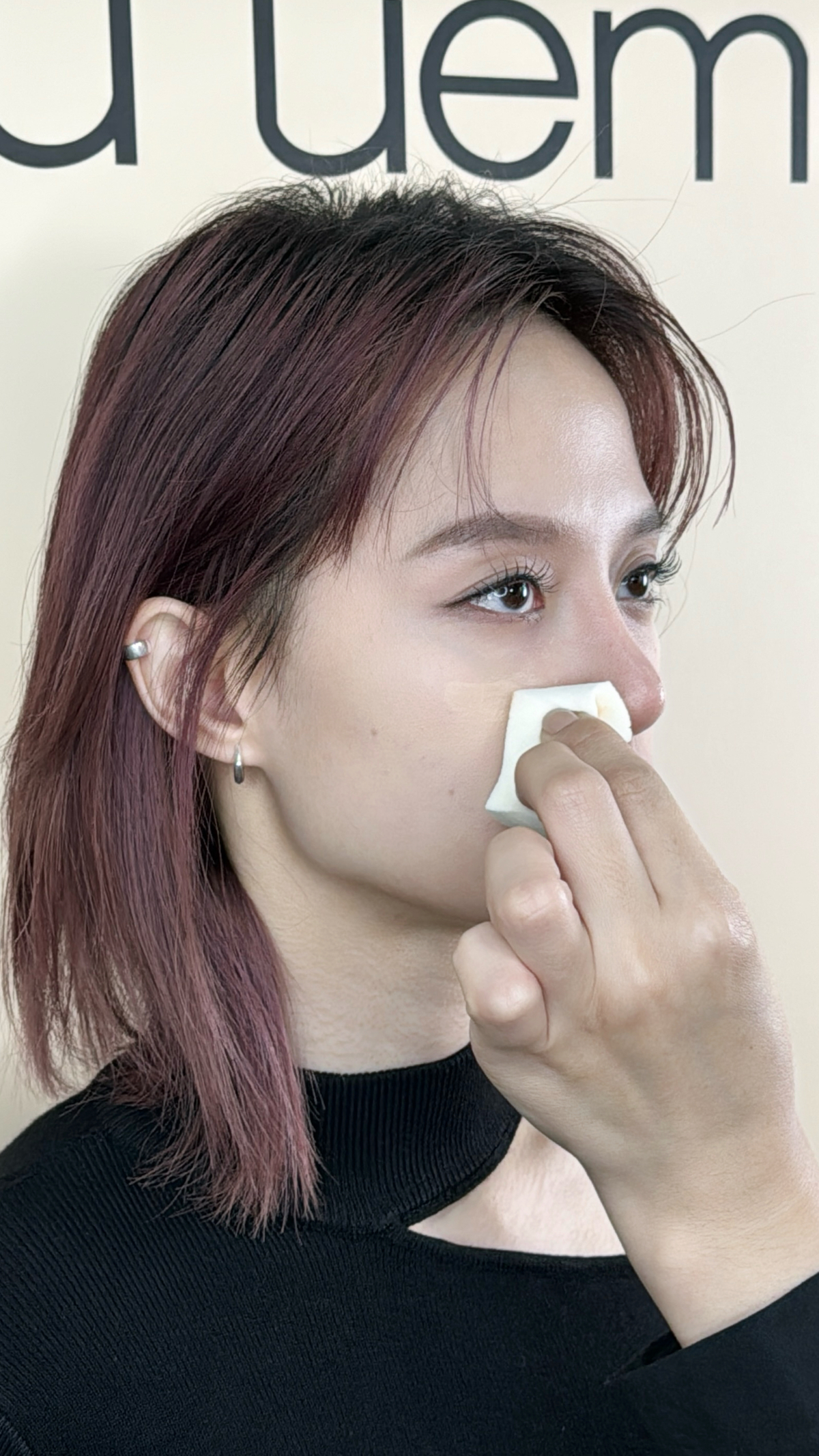 黑眼圈遮瑕步驟02：粉底