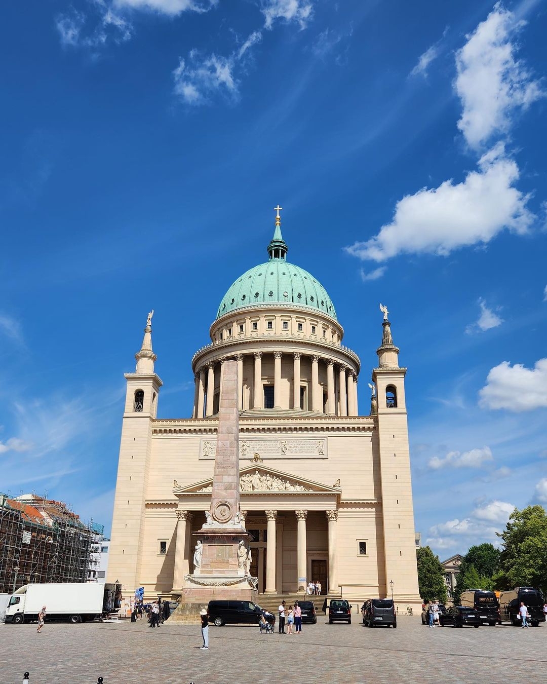 金秀賢520這一天發出《淚之女王》德國風景