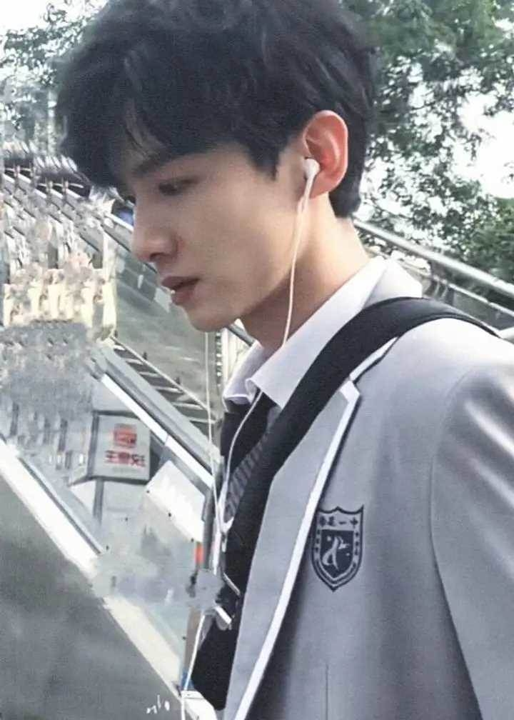 白敬亭自帶青春少年感。