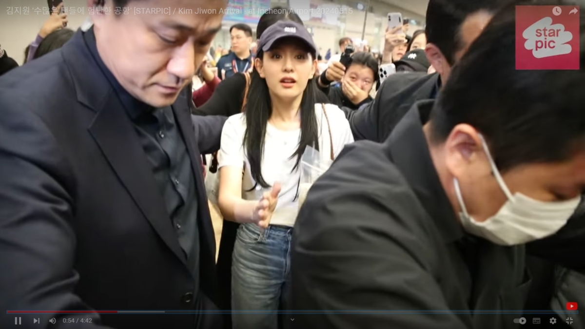 金智媛被現場擁擠程度嚇壞，要大家小心別跌倒