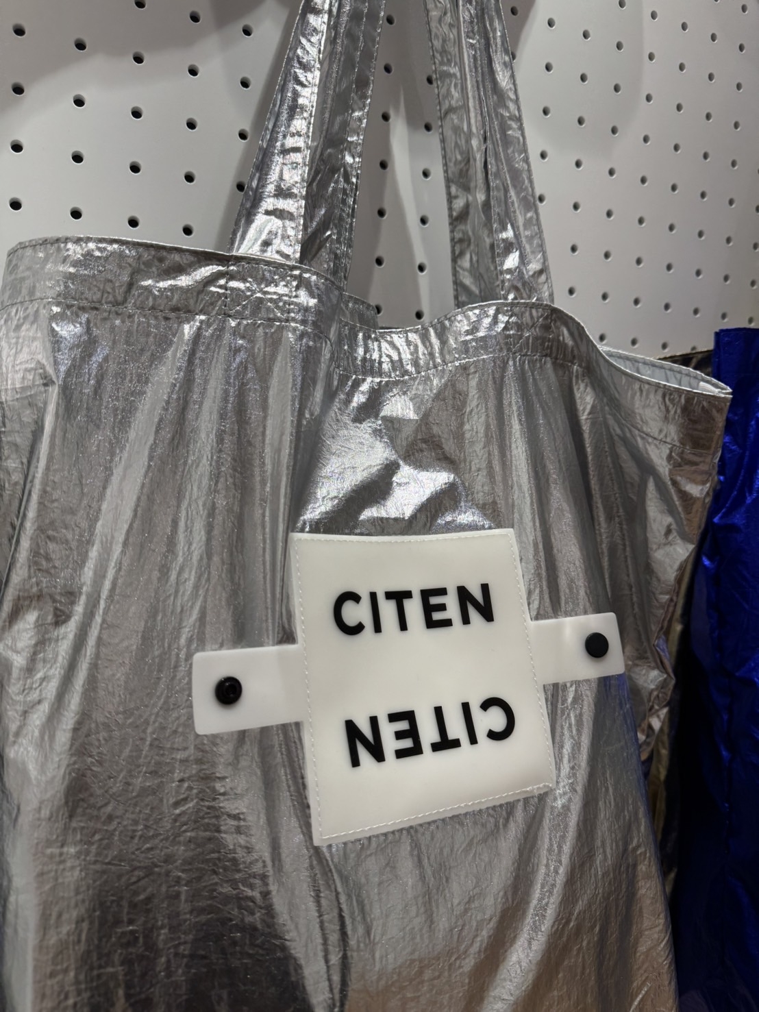 CITEN捲捲收納金屬 托特包 S，NT$600