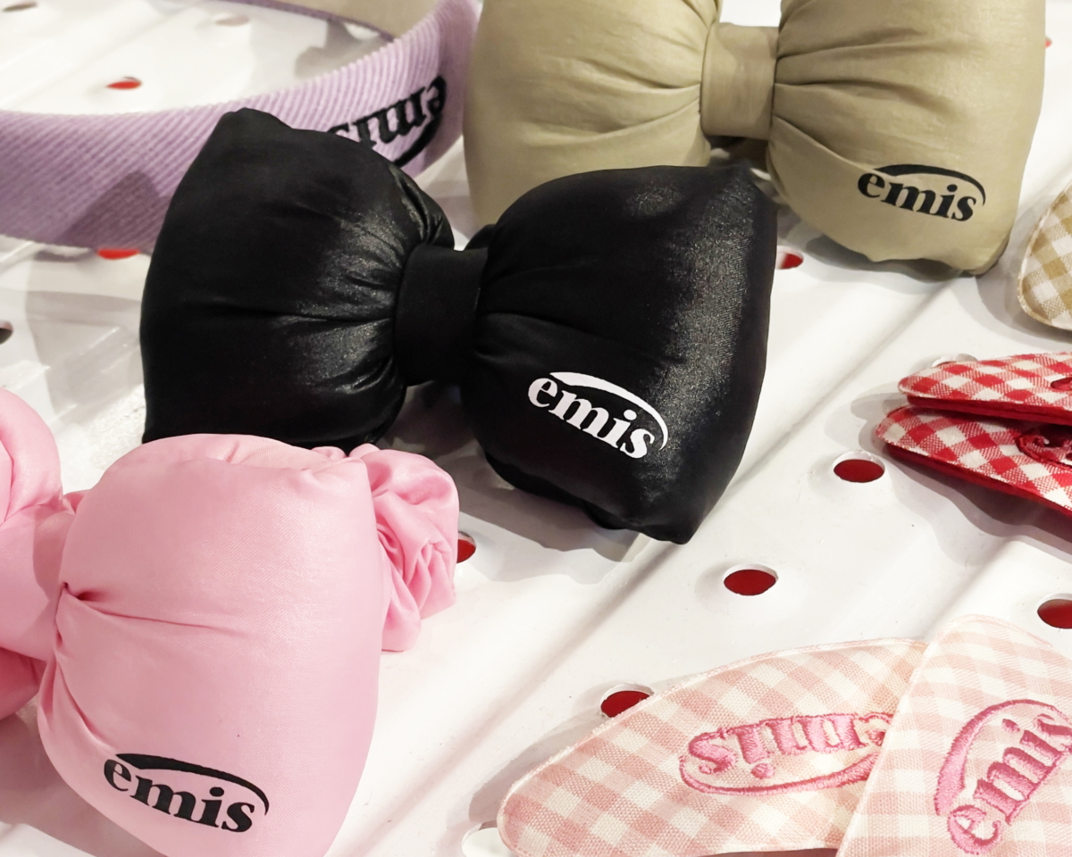 emis台中快閃店新增髮帶新品共三色，售價1,380元