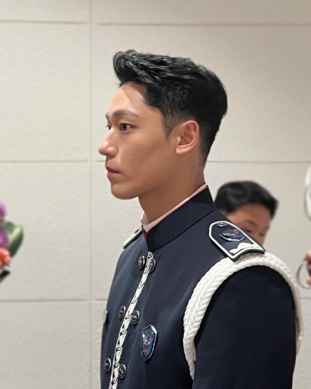 李到晛穿著軍中制服現身