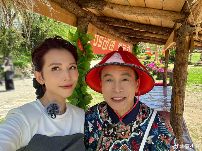 「皇后」蔡少芬、「蘇培盛」李天柱合照。