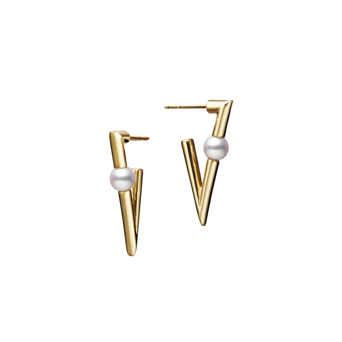 MIKIMOTO V Code系列18K黃金耳環,搭配日本 Akoya 珍珠約5.00mm,參考價格NT$63,000