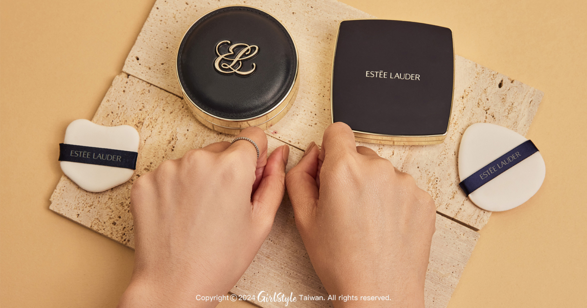 雅詩蘭黛 粉持久天生美肌氣墊粉餅SPF20-25/PA+++，NT$2,900(一盒兩蕊)/粉持久完美鎖妝氣墊粉餅SPF45PA+++NT$2,700(一盒兩蕊)