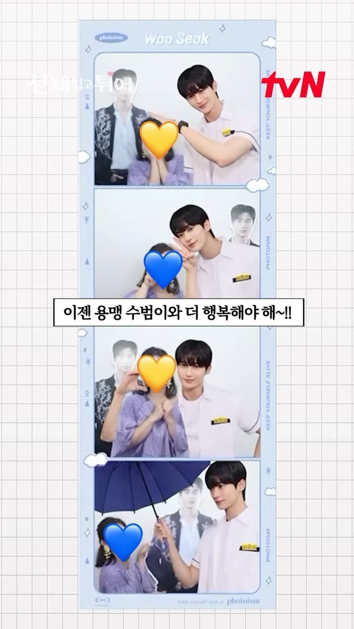 中獎粉絲帶著人形立牌去拍貼機