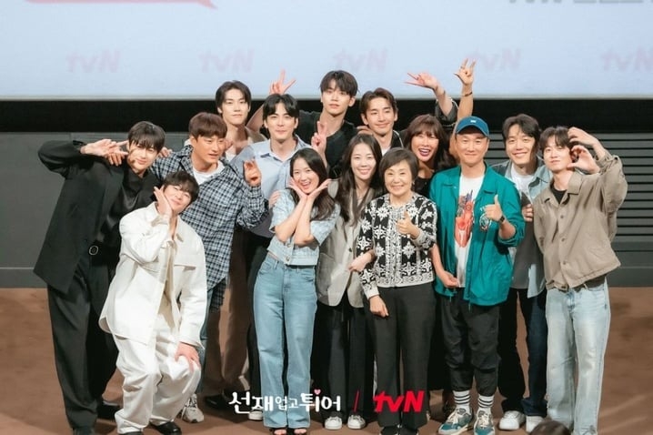 《背著善宰跑》劇組前往泰國普吉島進行褒獎休假