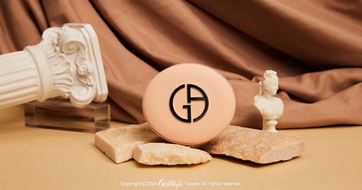 亞曼尼 完美絲絨持久氣墊粉餅(含粉蕊)冷煙粉SPF23，NT$3,500