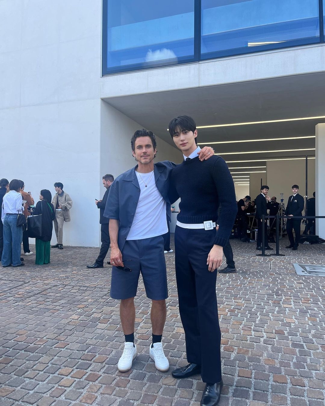 邊佑錫與麥特·波莫 (Matt Bomer) 合照