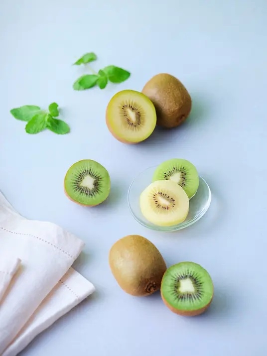 奇異果纖維多、營養價值高,號稱「水果界良藥」,製成飲品清涼消暑。