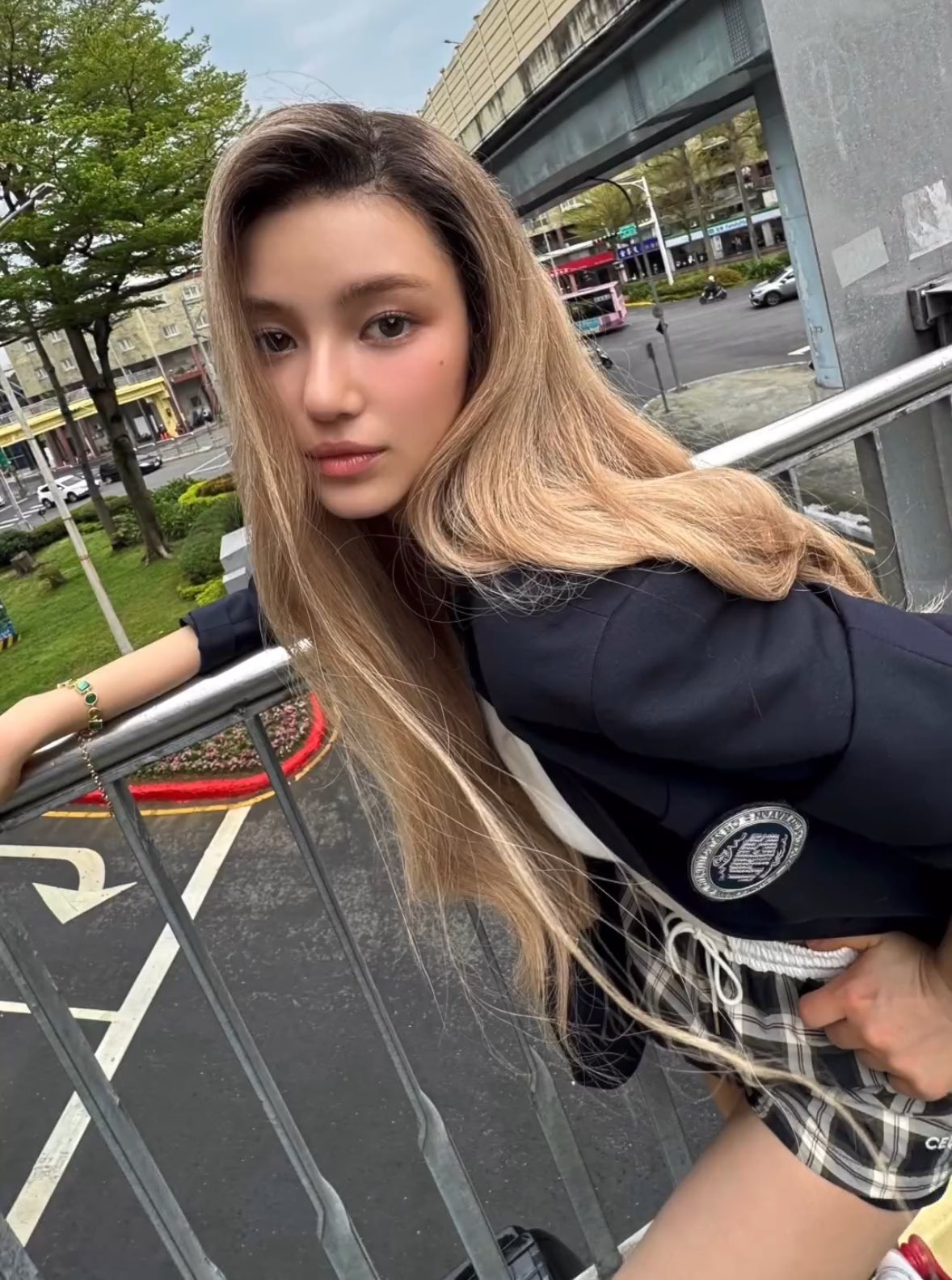 Danielle台灣華江整宅社區的天橋拍攝寫真