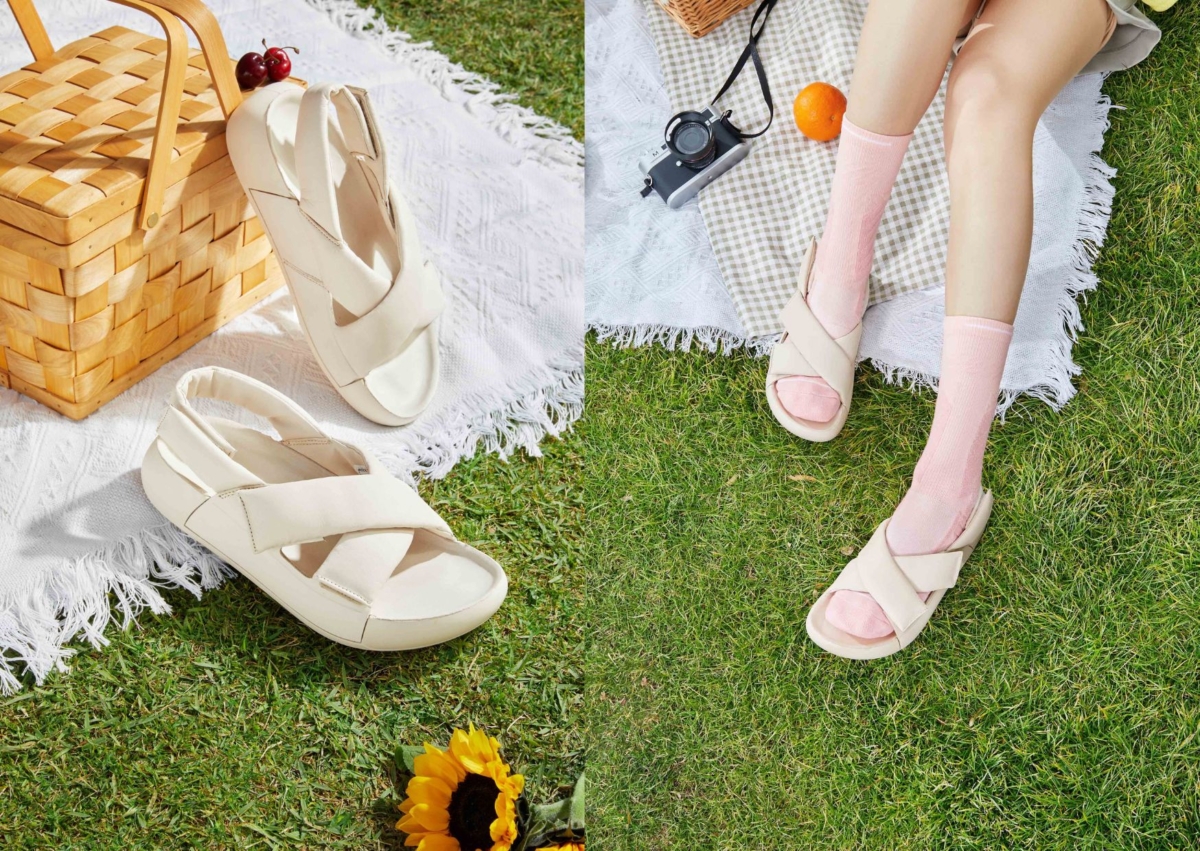 ecco 限量款女鞋奶油白色，NT$ 5,980