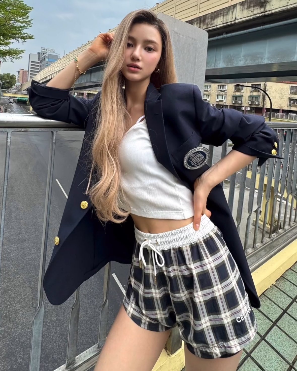 Danielle台灣華江整宅社區的天橋拍攝寫真