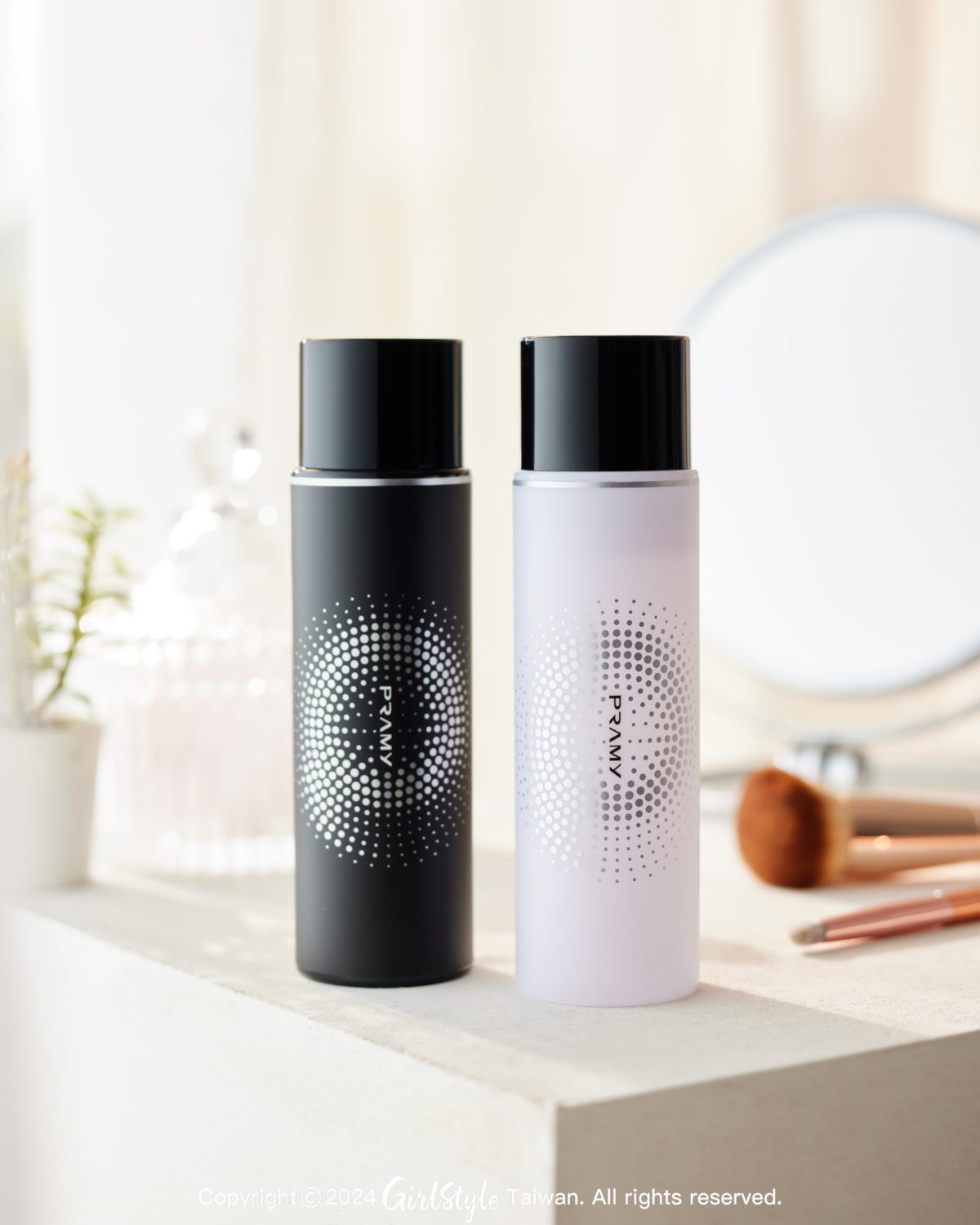 PRAMY 柏瑞美 長效保濕定粧噴霧（左：霧面柔焦100ml、右：水光亮面100ml）