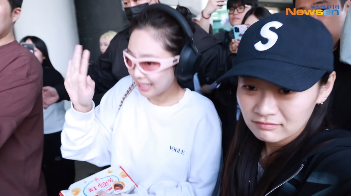 Jennie回韓國收到義美小泡芙