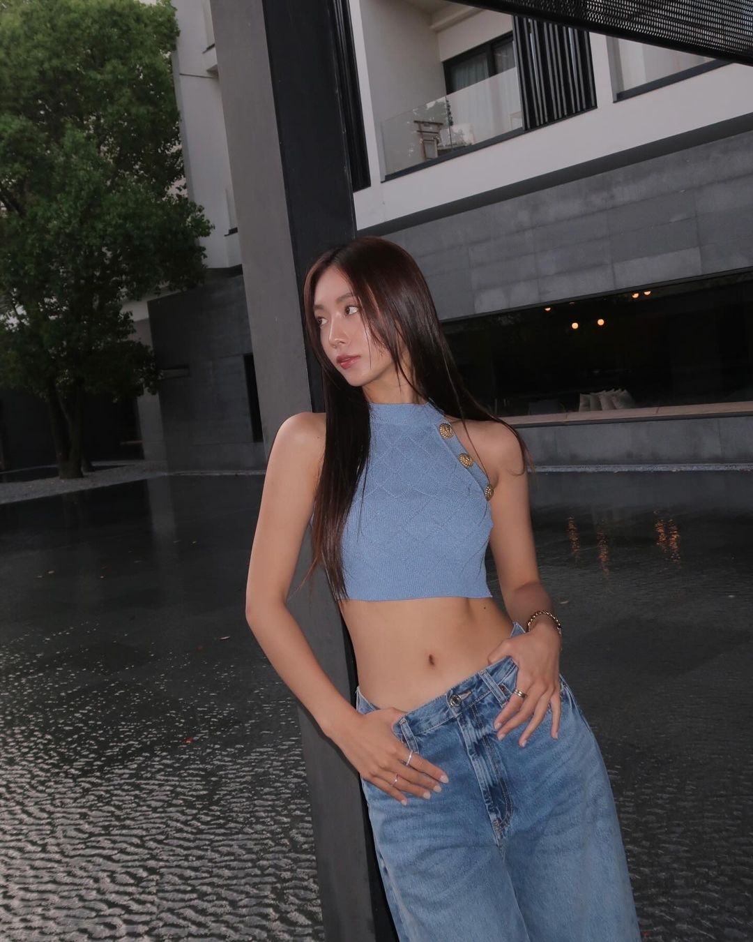 韓國人氣KOL Yeli穿搭BALMAIN 冰藍色系單品