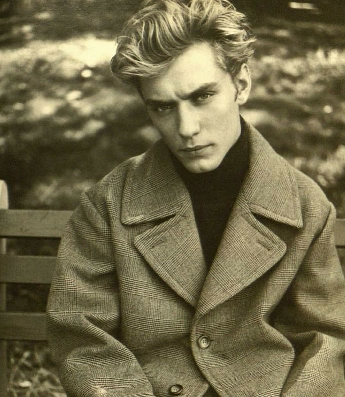 裘德洛以俊俏臉蛋紅遍全球