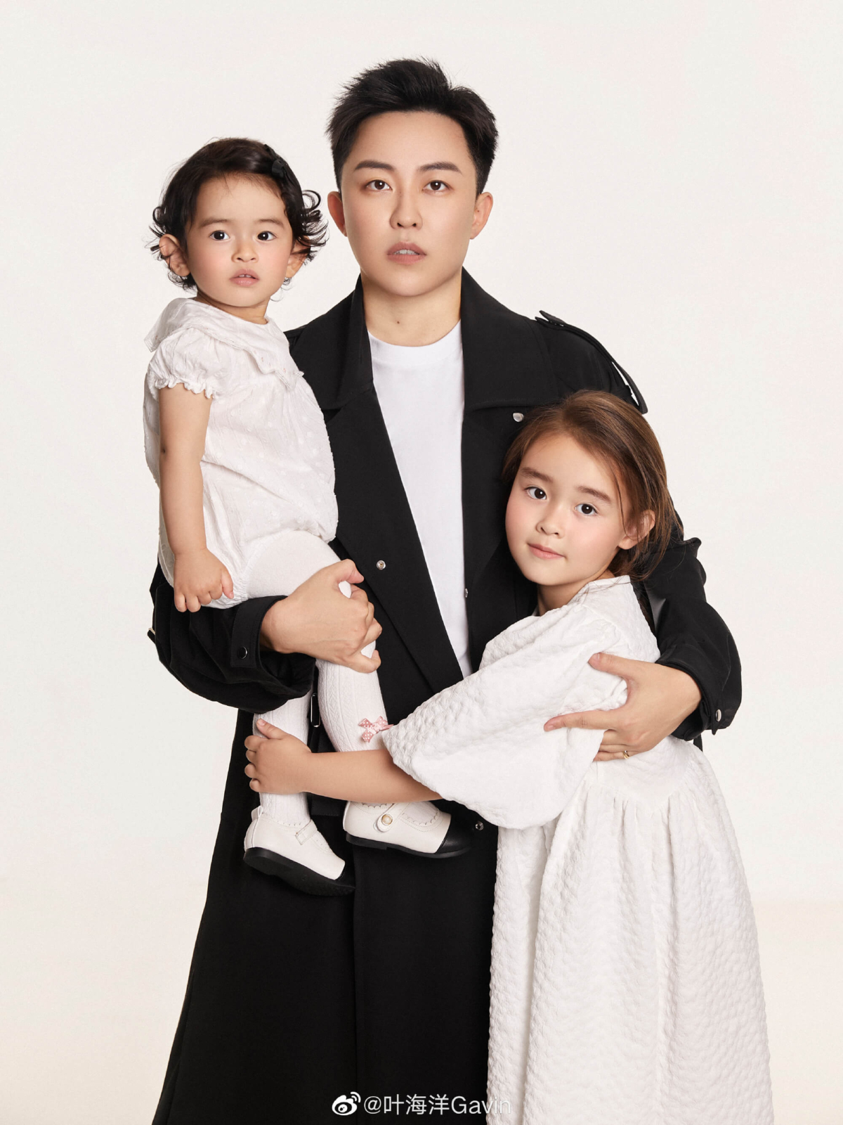 葉海洋與2個混血女兒