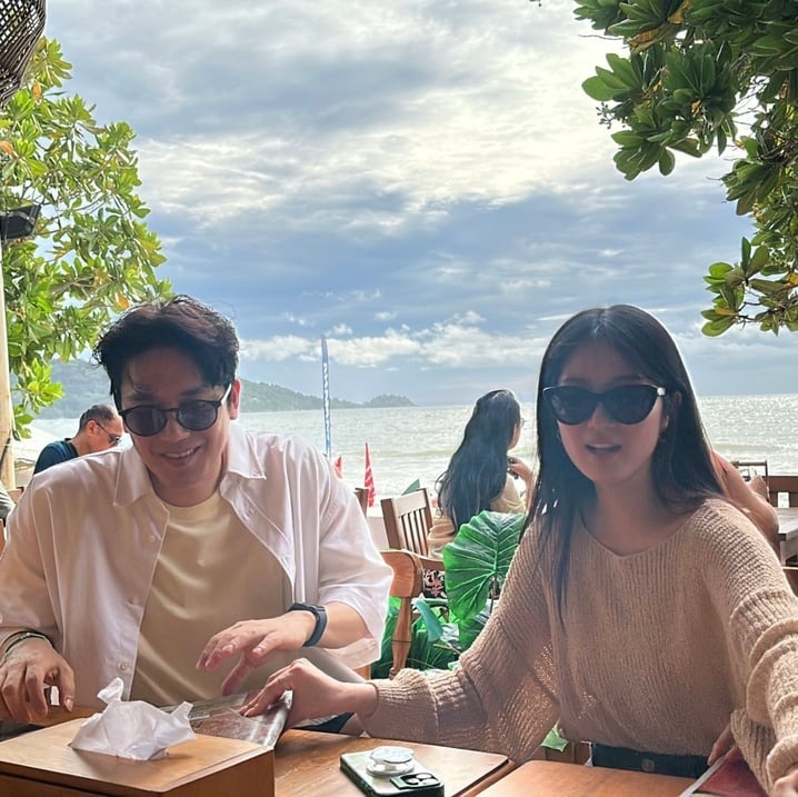 許亨圭上傳與金惠奫的合照