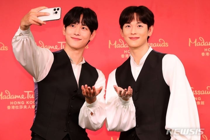 過去明星蠟像常常很崩壞，結果這次任時完的蠟像卻逼真到