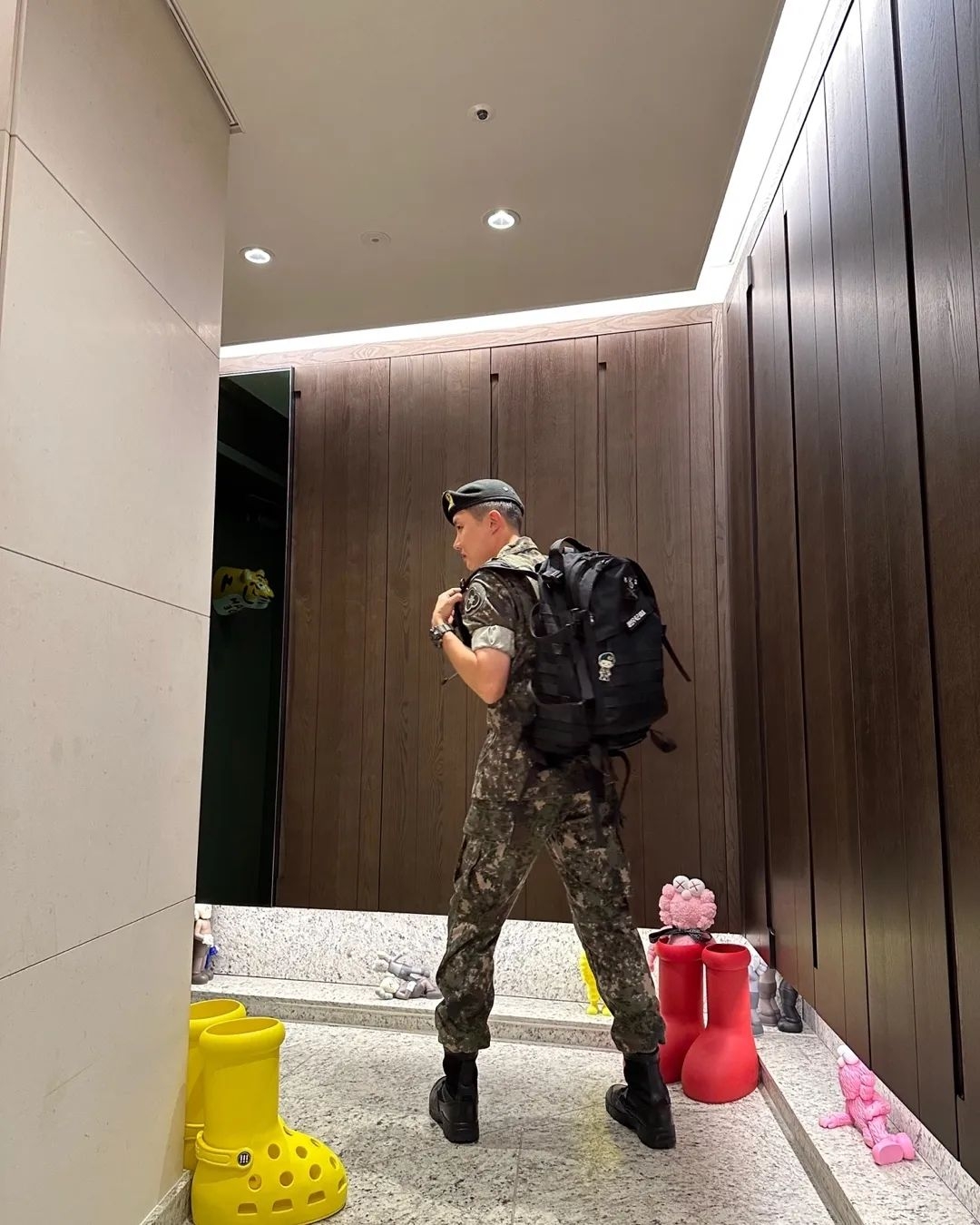 J-hope鄭號錫全身軍服照