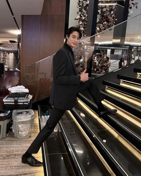 邊佑錫腿長驚人