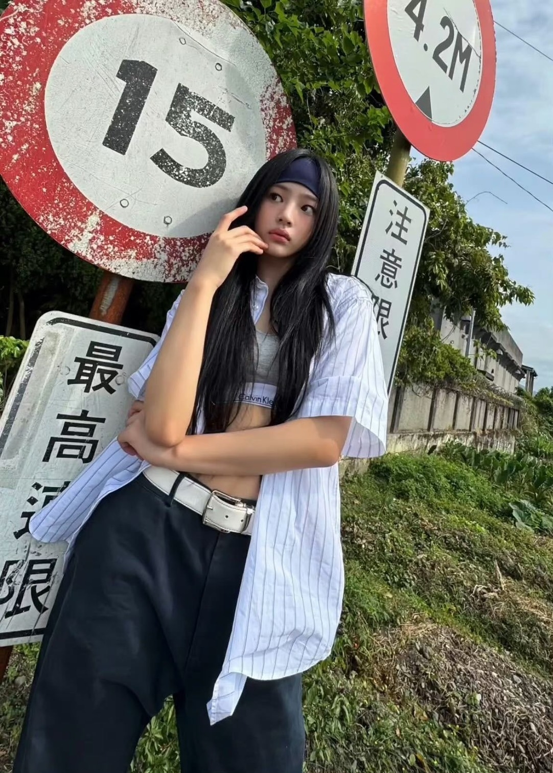 Minji在宜蘭平交道拍照