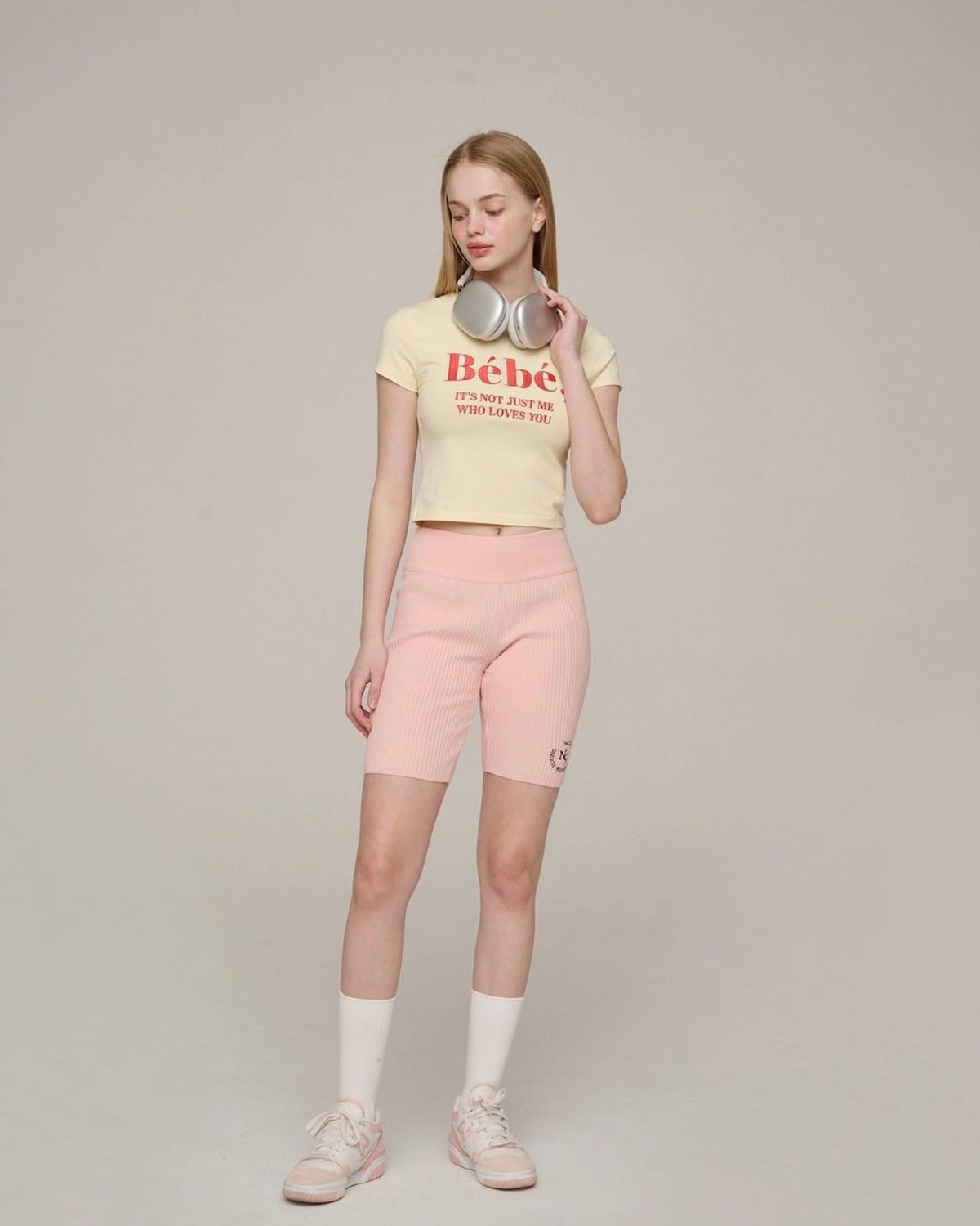 NOIRNINE 經典BÉBÉ刺繡短版上衣，NT$980