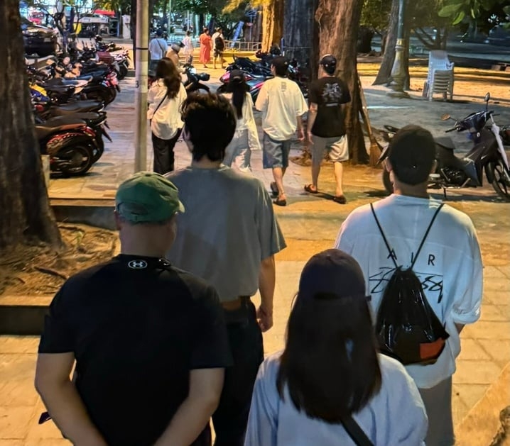 許亨圭上傳《背著善宰跑》劇組聚會