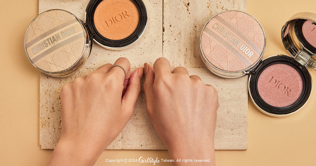 Dior迪奧 超完美亮妍氣墊SPF 45 PA++13g，NT$1,800(粉蕊)/NT$1,250(杏色/粉色藤格紋氣墊外殼)