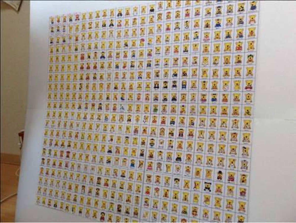 首先把500個小熊餅乾圖案全都列印出來