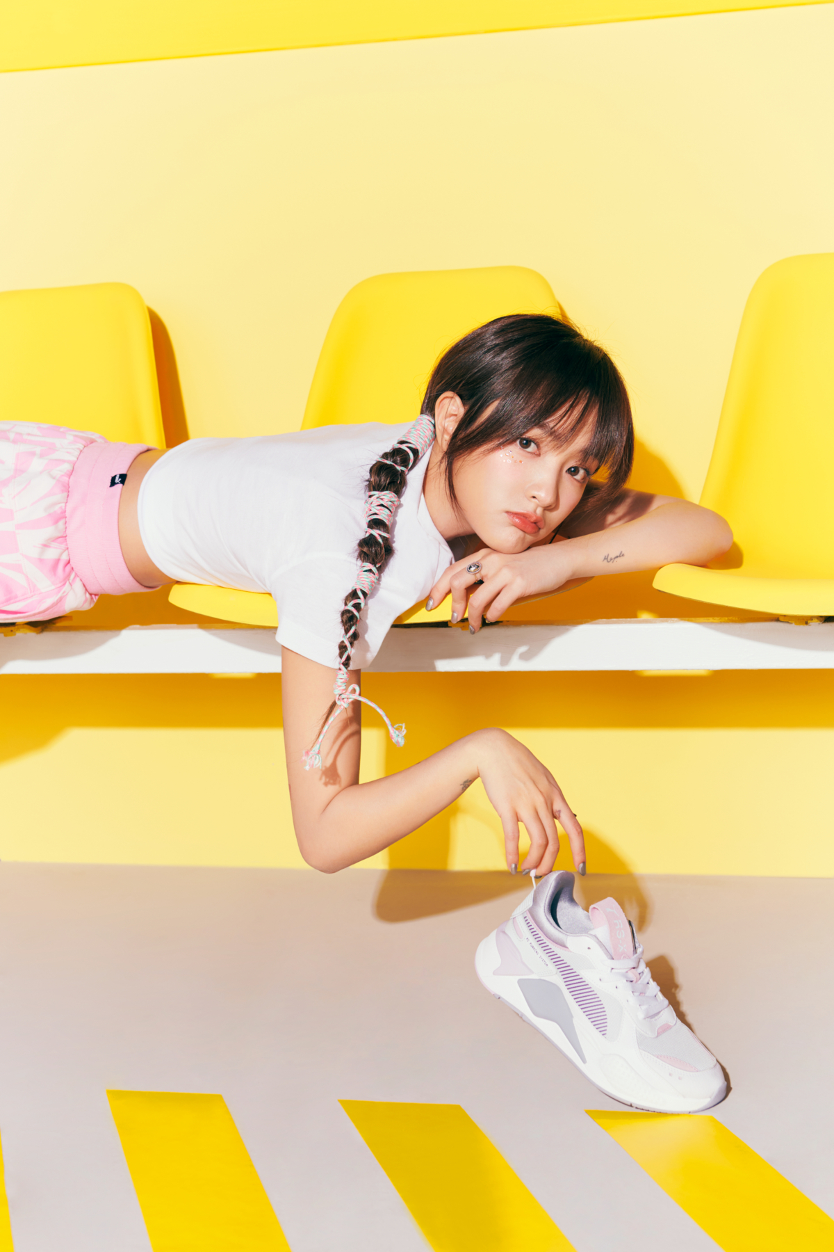 基本系列Palm Resort短袖T恤，NT$880、基本系列Palm Resort印花5吋短裙，NT$1,380、RS-X Soft Wns，NT$3,980