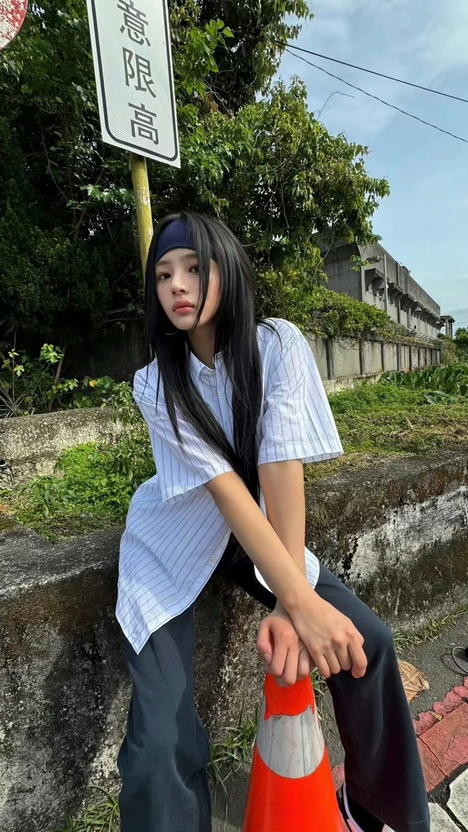 Minji在宜蘭平交道拍照