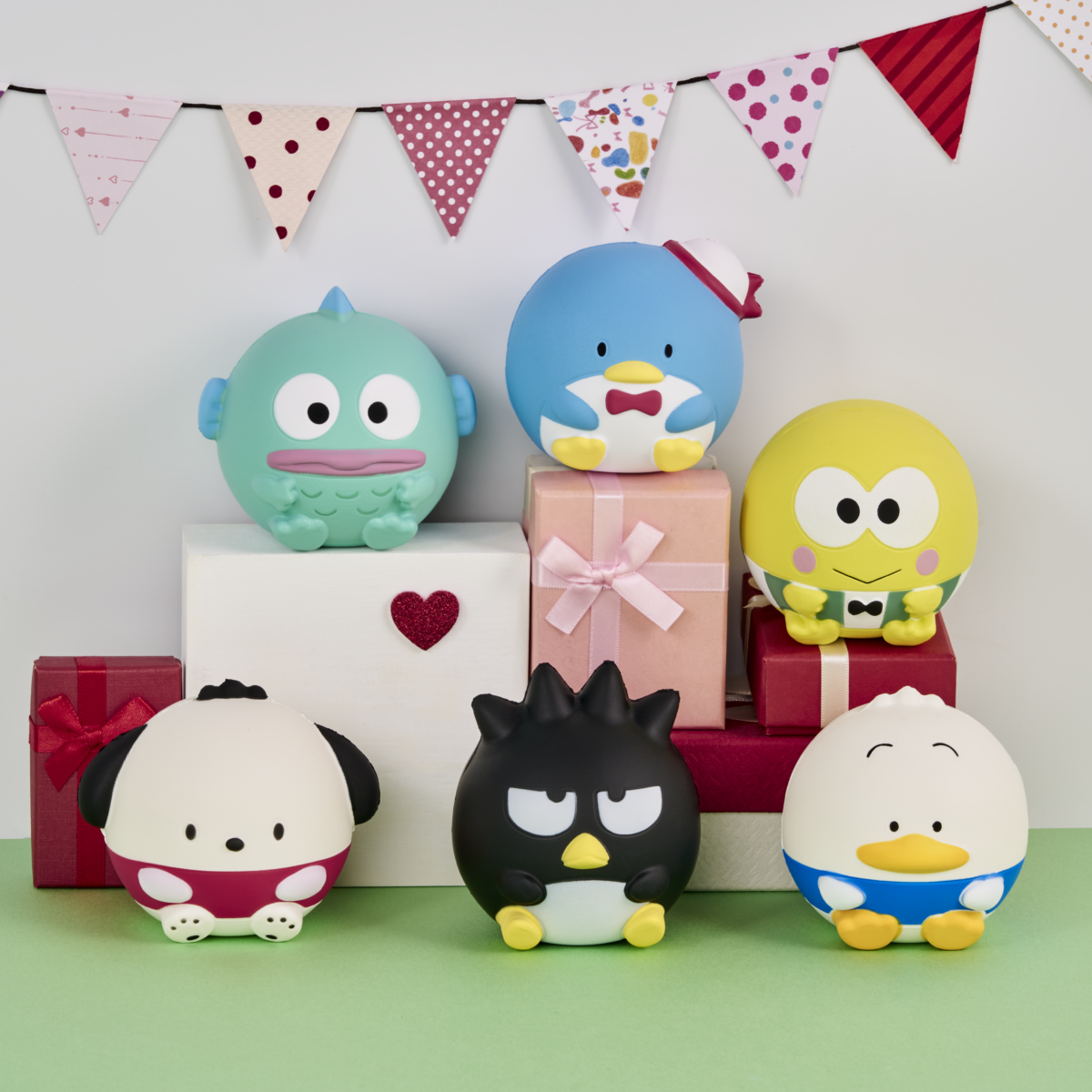 全家7/10起，購買指定20元(含)以上飲料冰品任2件，可以49元加購超萌「三麗捏捏球」