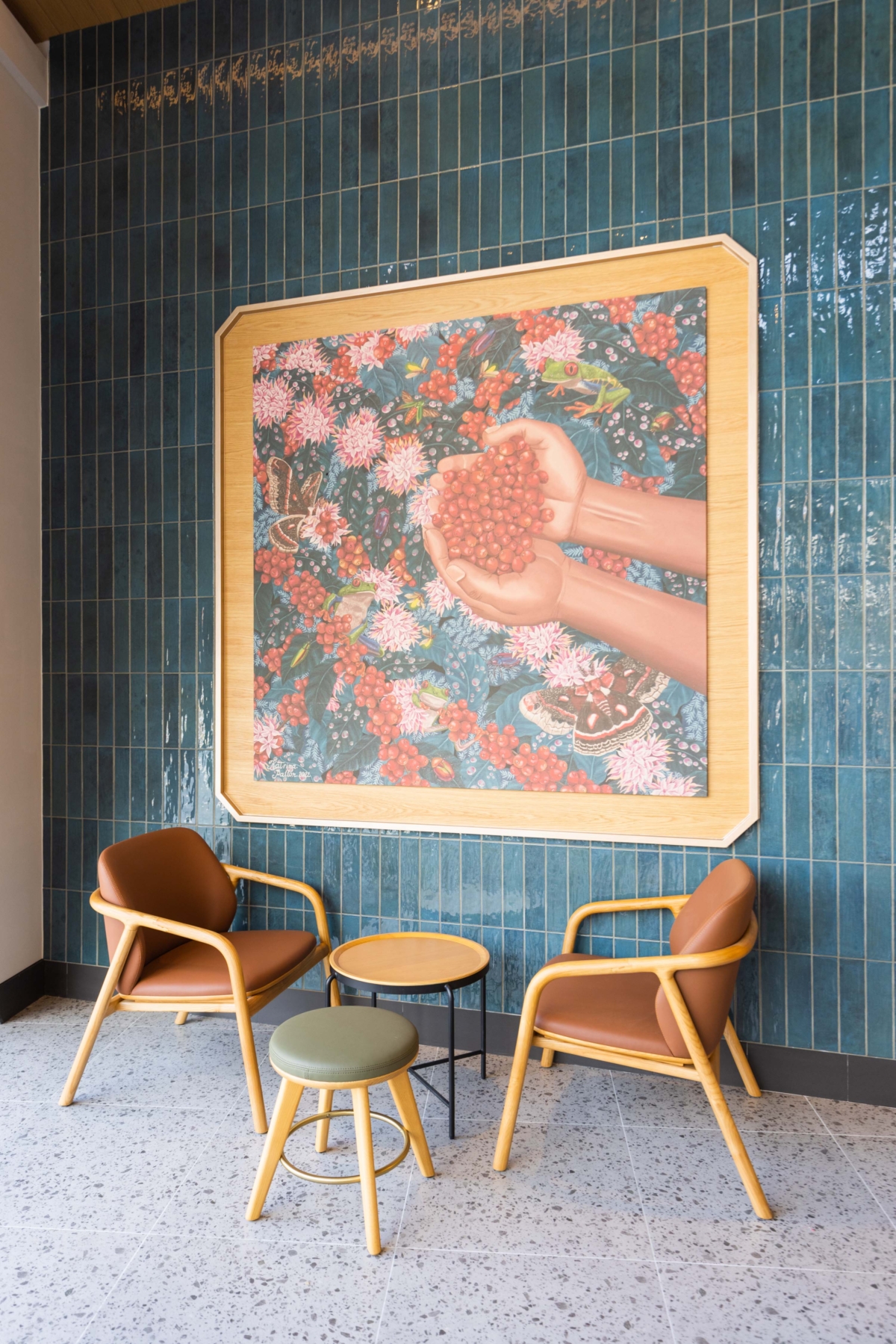 星巴克「彰化社頭門市」以深層海洋藍為主要的色彩計劃。