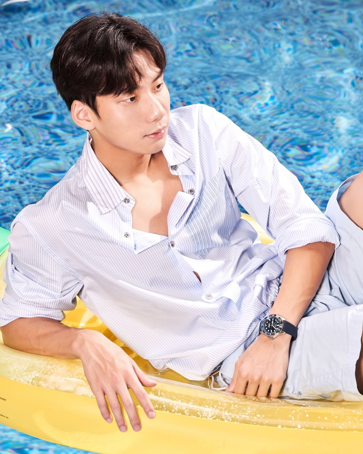 王冠閎佩戴TAG Heuer Aquaracer Professional 300 GMT 腕錶藍面橡膠錶帶款