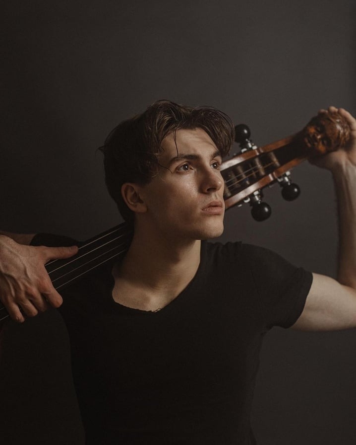 22歲低音提琴美男子Marc André五官俊俏