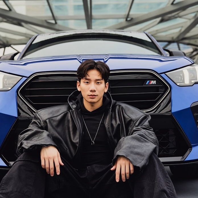 王冠閎搭檔BMW X2 M35i 拍帥照
