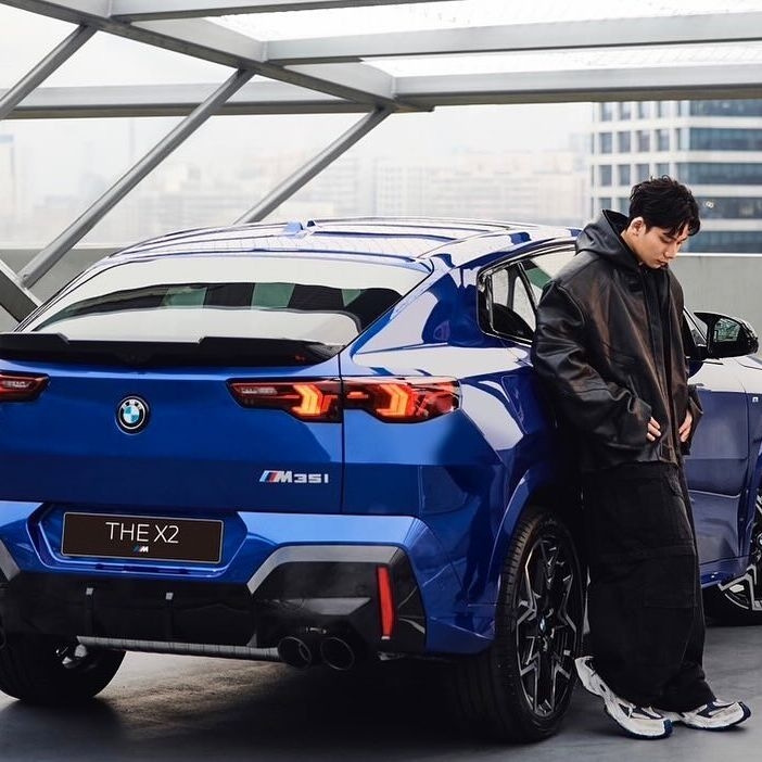 王冠閎搭檔BMW X2 M35i 拍帥照
