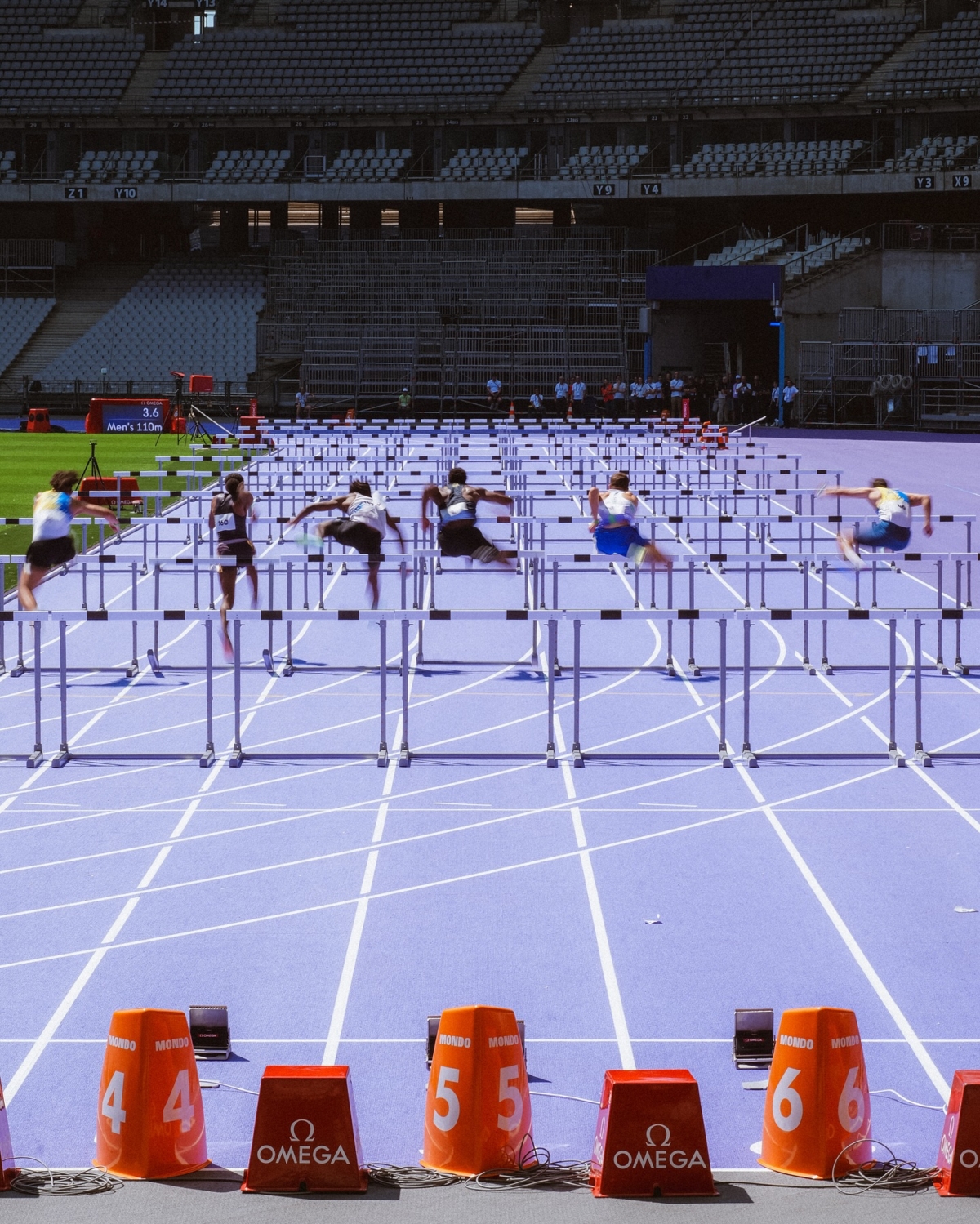 024年巴黎奧運的主場館法蘭西體育場將傳統的磚紅色跑道換成了薰衣草紫