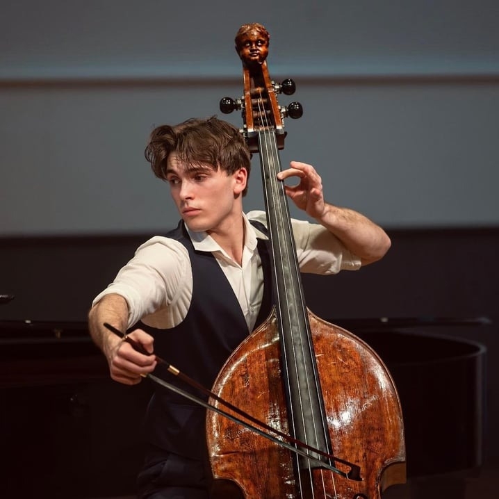 22歲低音提琴美男子Marc André爆紅