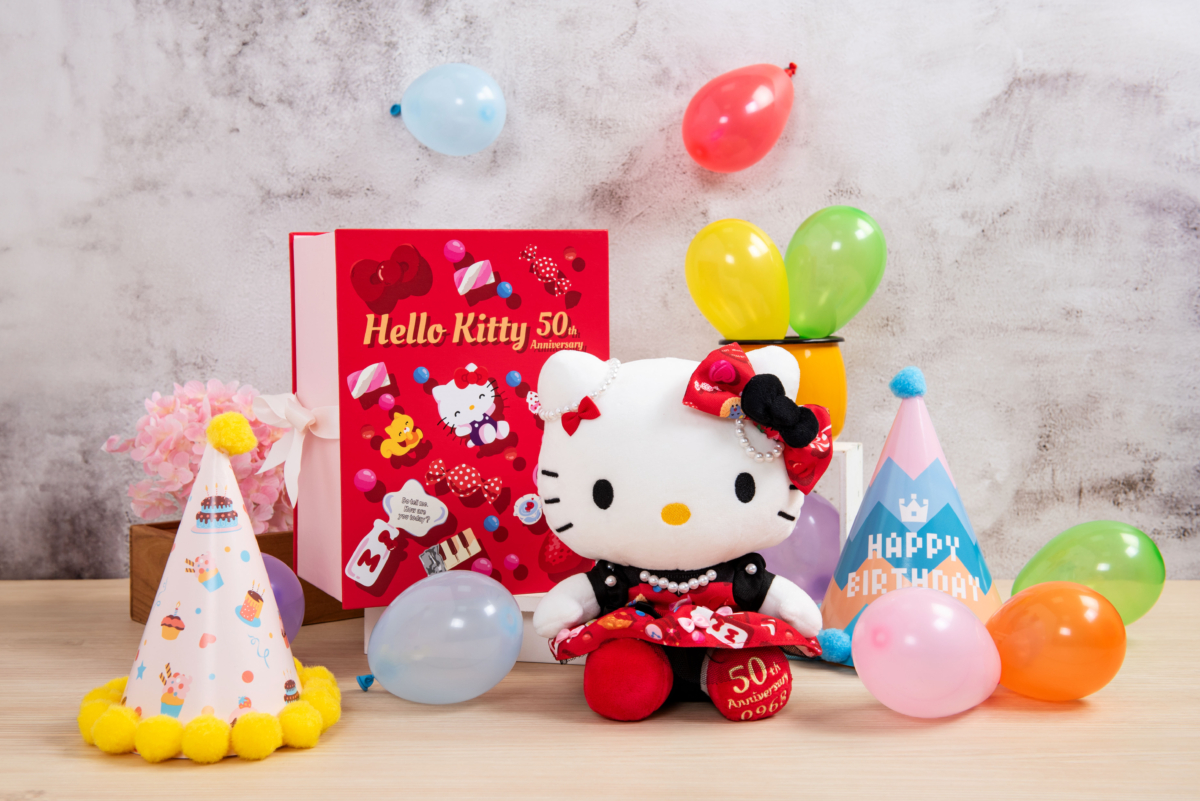 Hello Kitty 50 週年系列慶祝娃娃