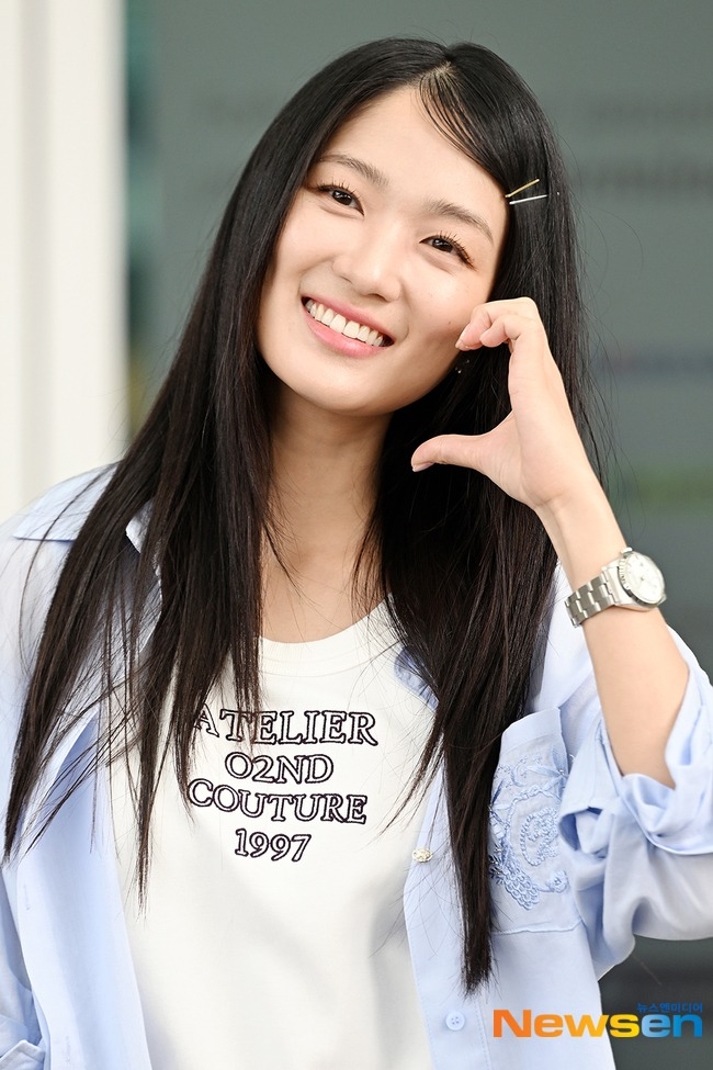 韓國網友討論《背著善宰跑》金惠奫現身仁川機場的髮型