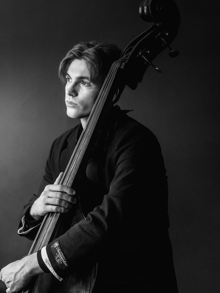 22歲低音提琴美男子Marc André溫文儒雅